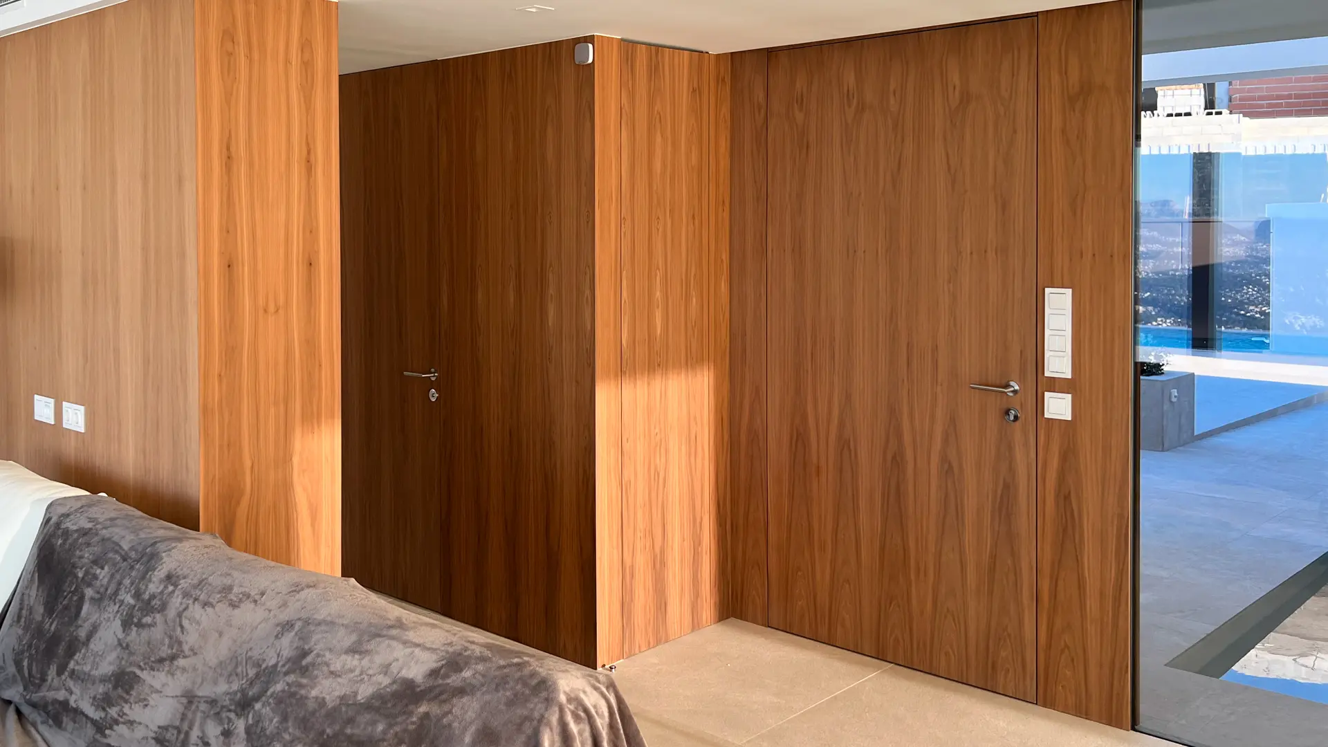 Revestimientos de madera para paredes y muebles interiores: ¿cómo  elegirlos?